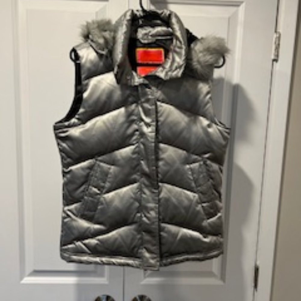 NWOT Isaac Mizrahi Silver Down Vest M